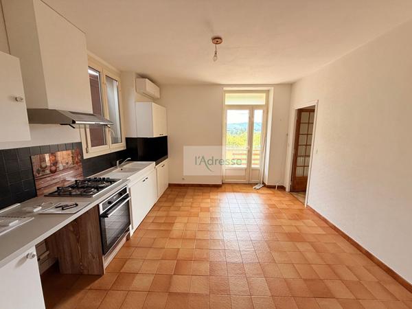 Propriété 2 maisons, dépendances, plus de 4 ha
