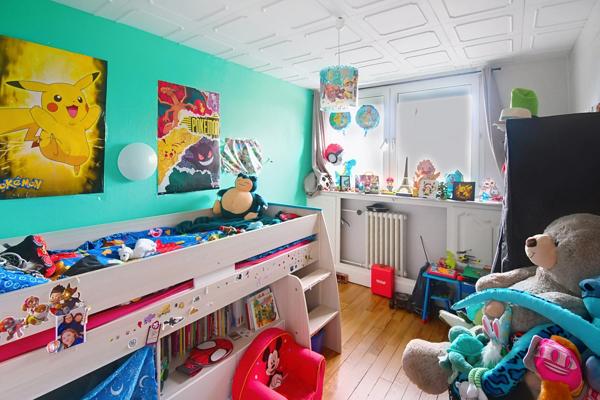 APPARTEMENT DE 71M2 ENVIRON AVEC 3 CHAMBRES AU 1ER ETAGE - CAVE - PARKINGS