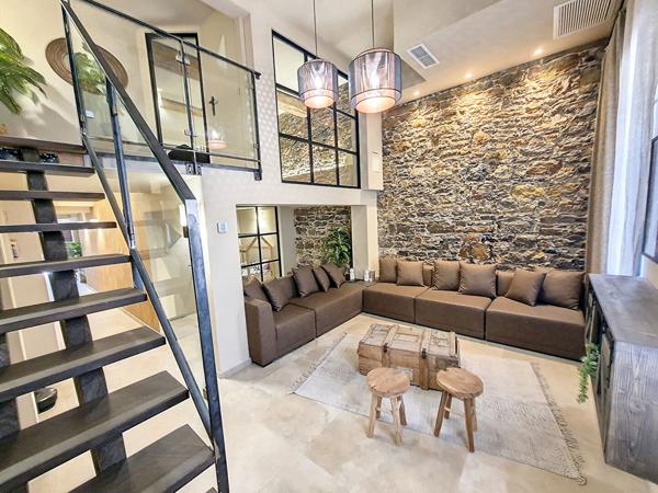 Toulon Haute ville - EXCEPTIONNEL LOFT D'ARCHITECTE AU CHARME UNIQUE " 6 pièces - 137 m²