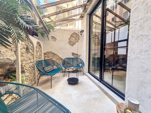 Toulon Haute ville - EXCEPTIONNEL LOFT D'ARCHITECTE AU CHARME UNIQUE " 6 pièces - 137 m²