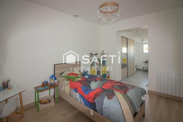 MAISON FAMILIALE AVEC PISCINE CHAUFFEE, STUDIO INDEPENDANT ET GARAGES - POSER VOS VALISES !