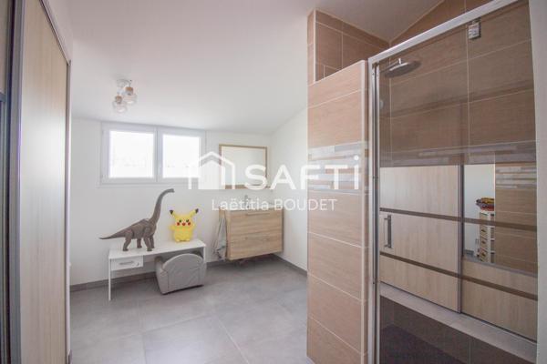 MAISON FAMILIALE AVEC PISCINE CHAUFFEE, STUDIO INDEPENDANT ET GARAGES - POSER VOS VALISES !