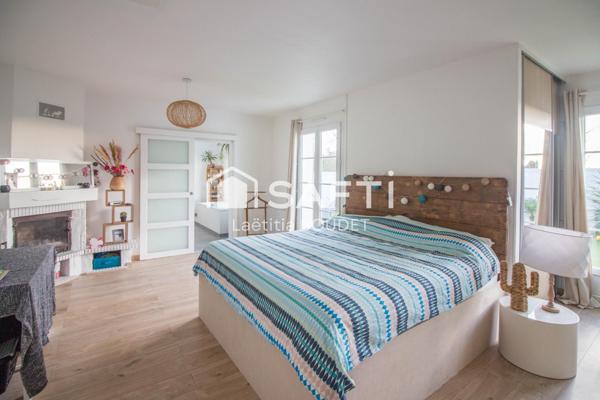 MAISON FAMILIALE AVEC PISCINE CHAUFFEE, STUDIO INDEPENDANT ET GARAGES - POSER VOS VALISES !