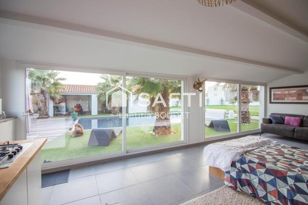 MAISON FAMILIALE AVEC PISCINE CHAUFFEE, STUDIO INDEPENDANT ET GARAGES - POSER VOS VALISES !