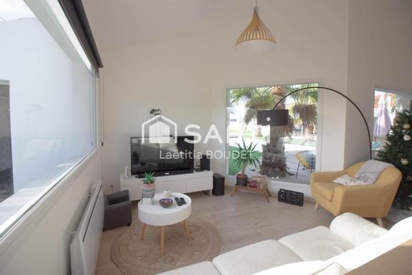 MAISON FAMILIALE AVEC PISCINE CHAUFFEE, STUDIO INDEPENDANT ET GARAGES - POSER VOS VALISES !