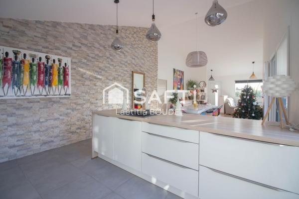 MAISON FAMILIALE AVEC PISCINE CHAUFFEE, STUDIO INDEPENDANT ET GARAGES - POSER VOS VALISES !