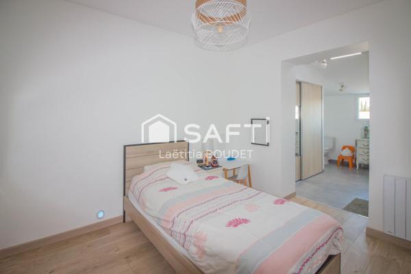 MAISON FAMILIALE AVEC PISCINE CHAUFFEE, STUDIO INDEPENDANT ET GARAGES - POSER VOS VALISES !