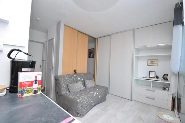 EXCLUSIVITÉ - T1 Cabine rénové avec loggia, parking et à 300 m de la plage !