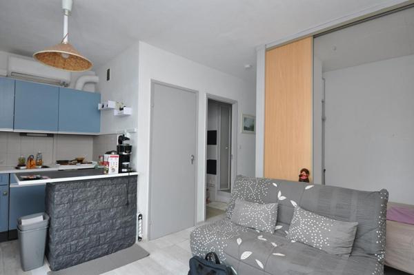 EXCLUSIVITÉ - T1 Cabine rénové avec loggia, parking et à 300 m de la plage !