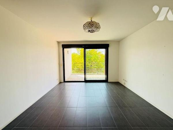 13008: SAINTE-ANNE T2/3 avec terrasse au calme et parking

Ce bel appartement se trouve dans ...