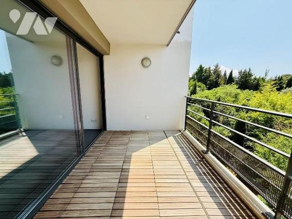 13008: SAINTE-ANNE T2/3 avec terrasse au calme et parking

Ce bel appartement se trouve dans ...