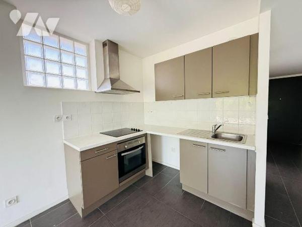 13008: SAINTE-ANNE T2/3 avec terrasse au calme et parking

Ce bel appartement se trouve dans ...