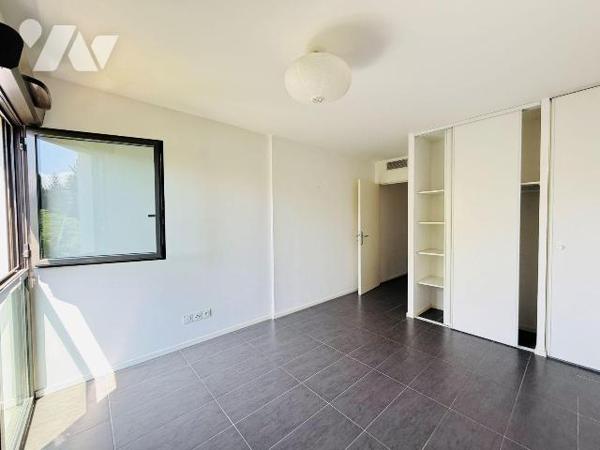 13008: SAINTE-ANNE T2/3 avec terrasse au calme et parking

Ce bel appartement se trouve dans ...