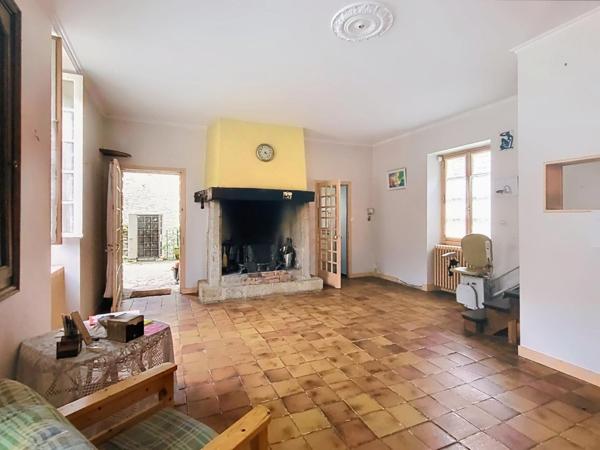 Belle Maison de village en pierre avec terrasse et garage