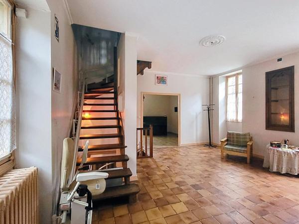 Belle Maison de village en pierre avec terrasse et garage