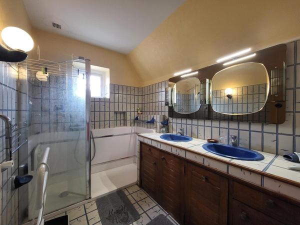 Belle Maison de village en pierre avec terrasse et garage