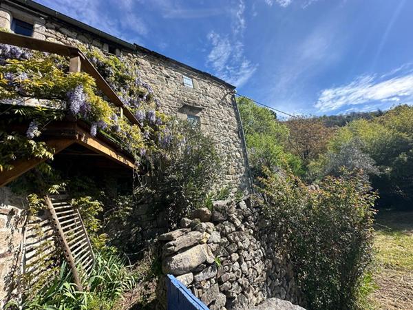 Authentique maison de hameau typiquement ardéchoise ? EN EXCLUSIVITÉ