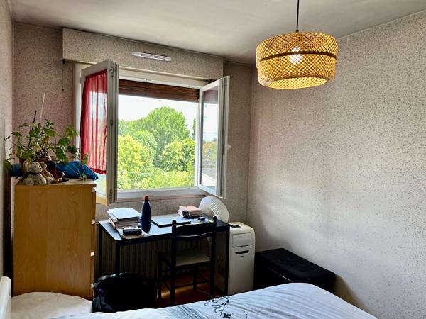 T2 à rafraîchir avec place de pkg et cave