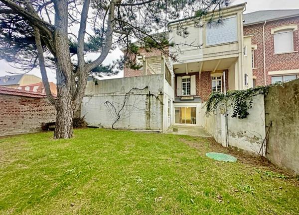 Immeuble à vendre    11 pièces • 252 m2 Berck