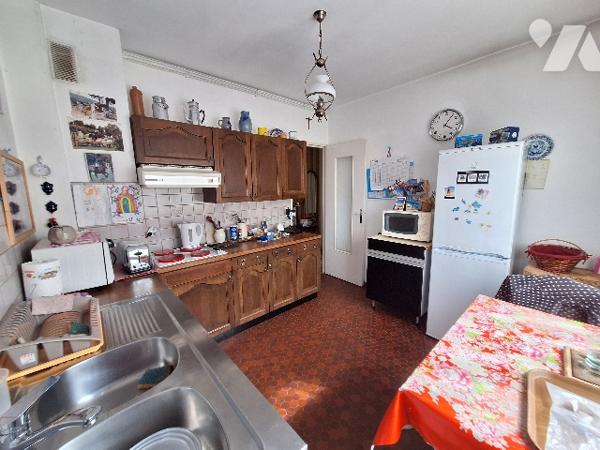 APPARTEMENT 2 CHAMBRES, BALCON, PARKING LIM. LESQUIN, FACHES, TEMPLEMARS