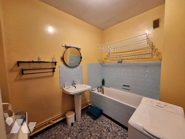 APPARTEMENT 2 CHAMBRES, BALCON, PARKING LIM. LESQUIN, FACHES, TEMPLEMARS