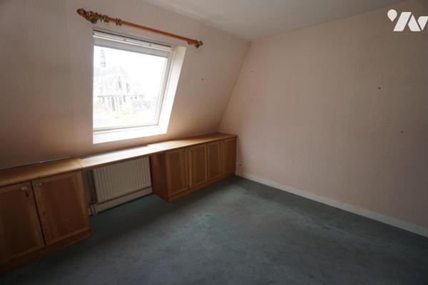 HYPER CENTRE, APPARTEMENT DE TYPE 4 avec ascenseur, UN PARKING, UN BOX et TERRASSE DE 44m²
