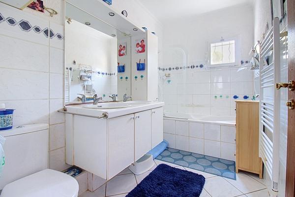 A VENDRE EN EXCLUSIVITE !  Maison Vidauban 4 pièces -107 m2- Terrain 2500m2- Piscine- Garage