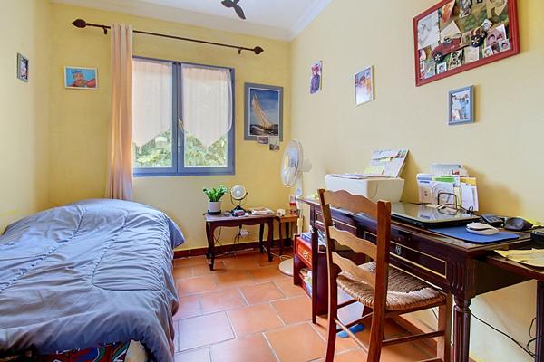 A VENDRE EN EXCLUSIVITE !  Maison Vidauban 4 pièces -107 m2- Terrain 2500m2- Piscine- Garage
