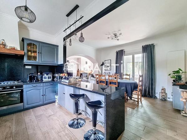 Maison pleine de charme élevée sur un sous sol total