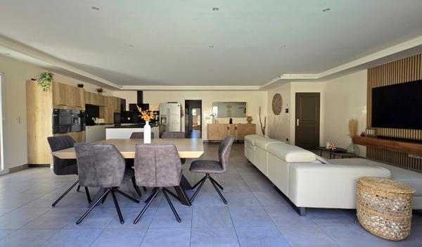 VILLA CONTEMPORAINE 2018 de 150m² | DPE A | PISCINE PIERRE DE BALI | 300M DU VILLAGE | CAUMONT-SUR-DURANCE