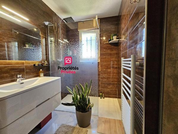 Maison plain-pied 95 m² - 3 chambres - piscine - garage - terrain 660 m² - Boé