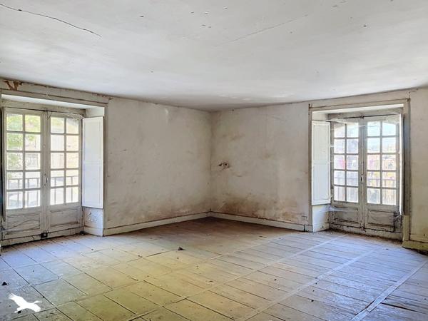 Immeuble 56 000 € Excideuil 247 m² DPE