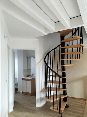 Saint-Saturnin (72650) AGREABLE MAISON T4 TRIPLEX AVEC ESPACE VERT INDEPENDANT ET DEUX PARKINGS PRIVES