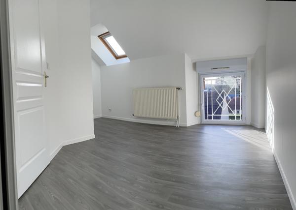 Saint-Saturnin (72650) AGREABLE MAISON T4 TRIPLEX AVEC ESPACE VERT INDEPENDANT ET DEUX PARKINGS PRIVES