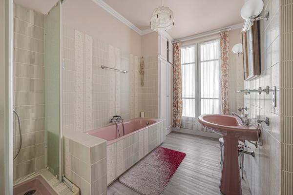Appartement Paris 4 pièces 105.45 m² avec balcon filant - PARIS