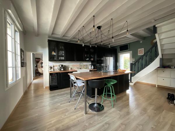 Maison ancienne entièrement rénovée – Grand jardin clos de 2 792 m²