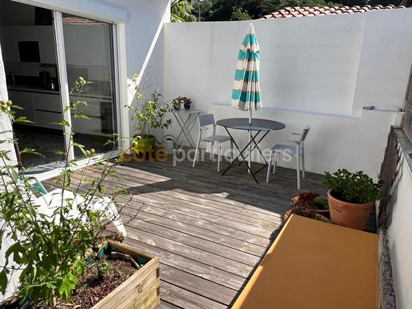 Vente
                Maison100 m² - 4 Pièces -
                    ANGLET (64600)