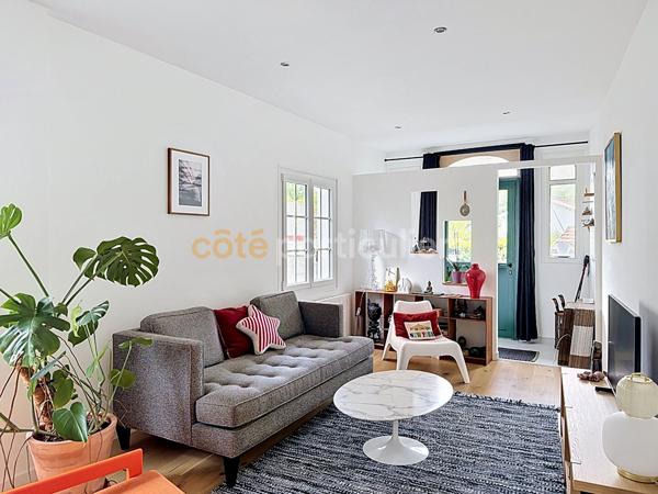 Vente
                Maison100 m² - 4 Pièces -
                    ANGLET (64600)