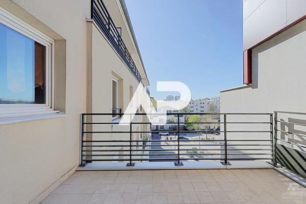 Appartement Rueil Malmaison 2 pièce(s) 59.82 m² 330 000 € **  - Référence  19834