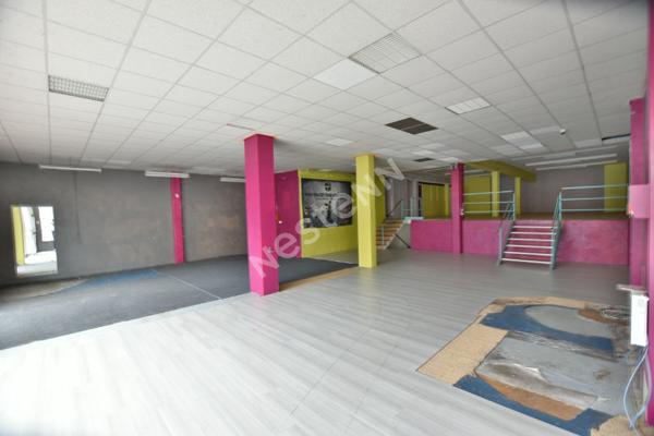 Grand local commercial dans le centre de Bergerac !