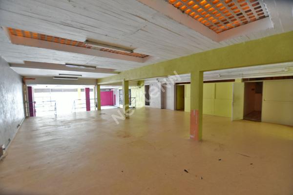 Grand local commercial dans le centre de Bergerac !