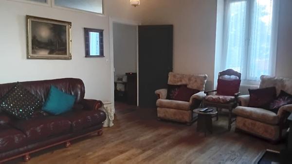 Maison de bourg et terrain