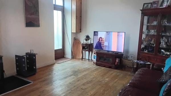 Maison de bourg et terrain