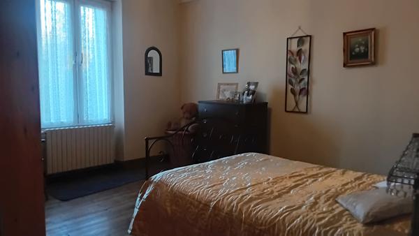 Maison de bourg et terrain