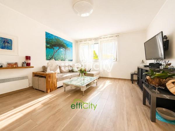 Appartement
         7 pièces
        - 128 m² 345 000 € *