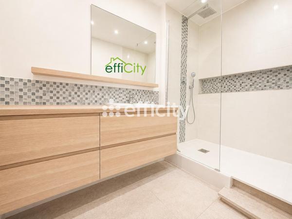 Appartement
         7 pièces
        - 128 m² 345 000 € *