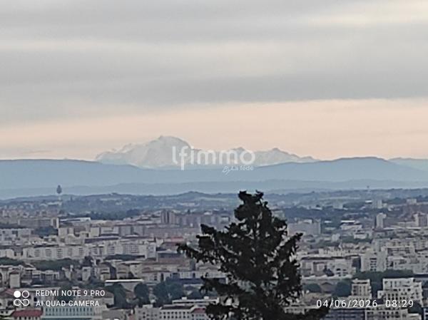 Sainte-Foy-lès-Lyon : T5 familial rénové avec vue sur les Alpes