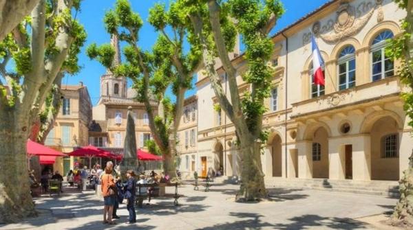 Local commercial dans le cœur historique de Saint Rémy de Provence