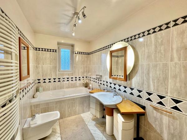 Un havre de paix dans le PARC à 15 mn à pied de la gare : Maison de famille 259 m²