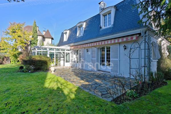 Un havre de paix dans le PARC à 15 mn à pied de la gare : Maison de famille 259 m²